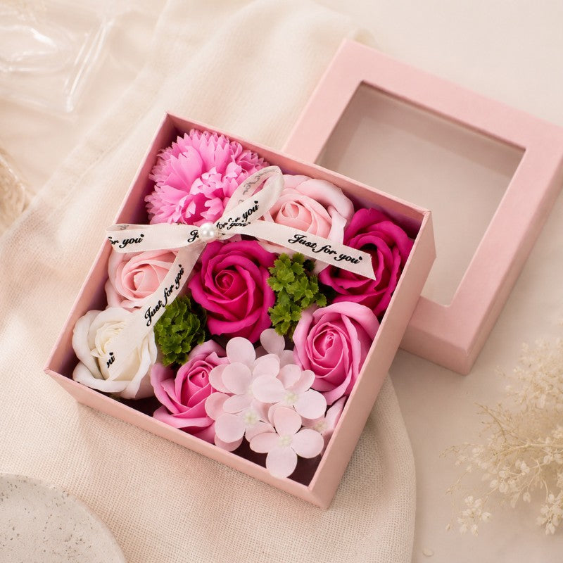 Bukiet zapachowych kwiatów mydlanych w ozdobnym pudełku, flower box BUK02R
