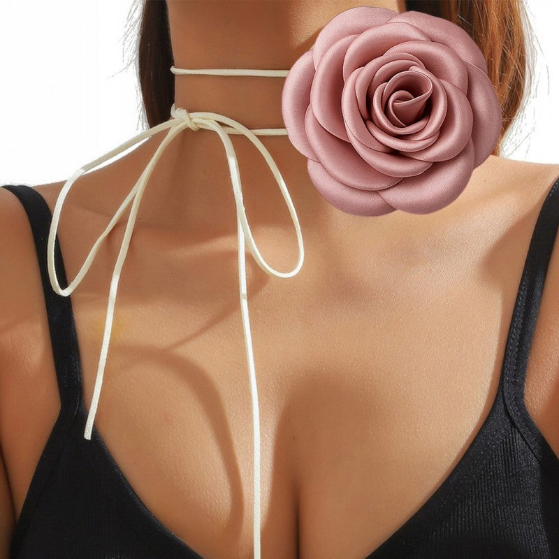 Naszyjnik choker XL ozdobny kwiat na szyję róża na rzemyku elegancka pudrowa N761R