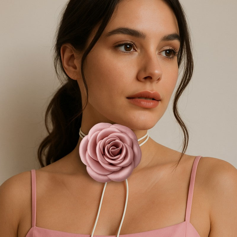 Naszyjnik choker XL ozdobny kwiat na szyję róża na rzemyku elegancka pudrowa N761R