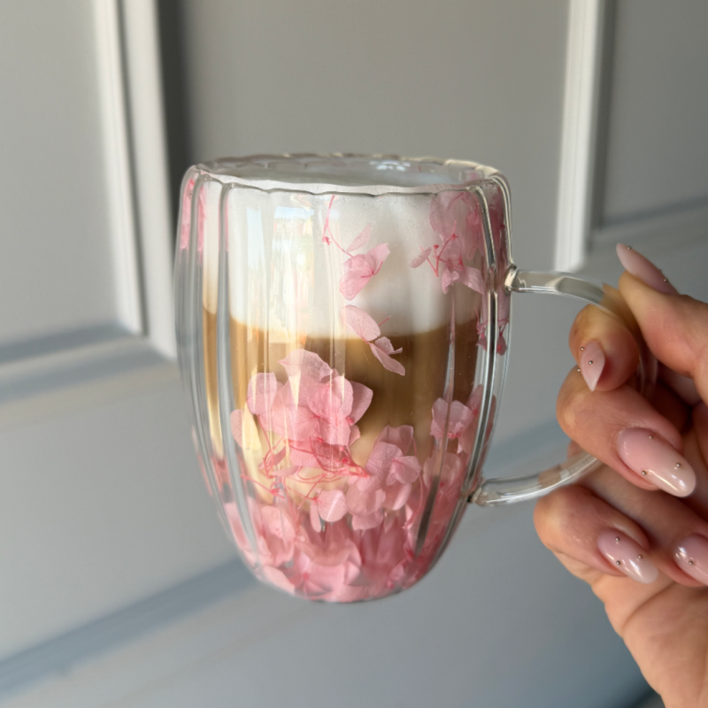 Szklanka termiczna ryflowana z kwiatami w środku, gipsówka róż 300 ml 1szt SZK157